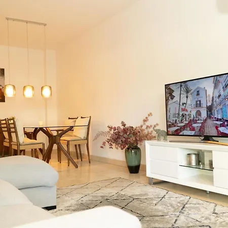 Luxury 2br Near Marbella & Puerto Banus Pool, Padel, Parking Apartamento