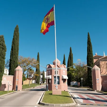 Luxury 2br Near Marbella & Puerto Banus Pool, Padel, Parking *